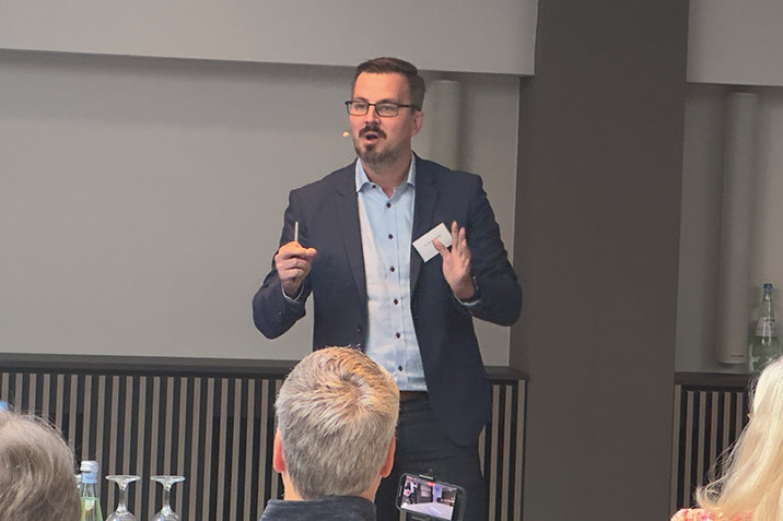 DIALOG-Keynote: Künstliche Intelligenz – Bleiben wir schlauer als die Roboter?